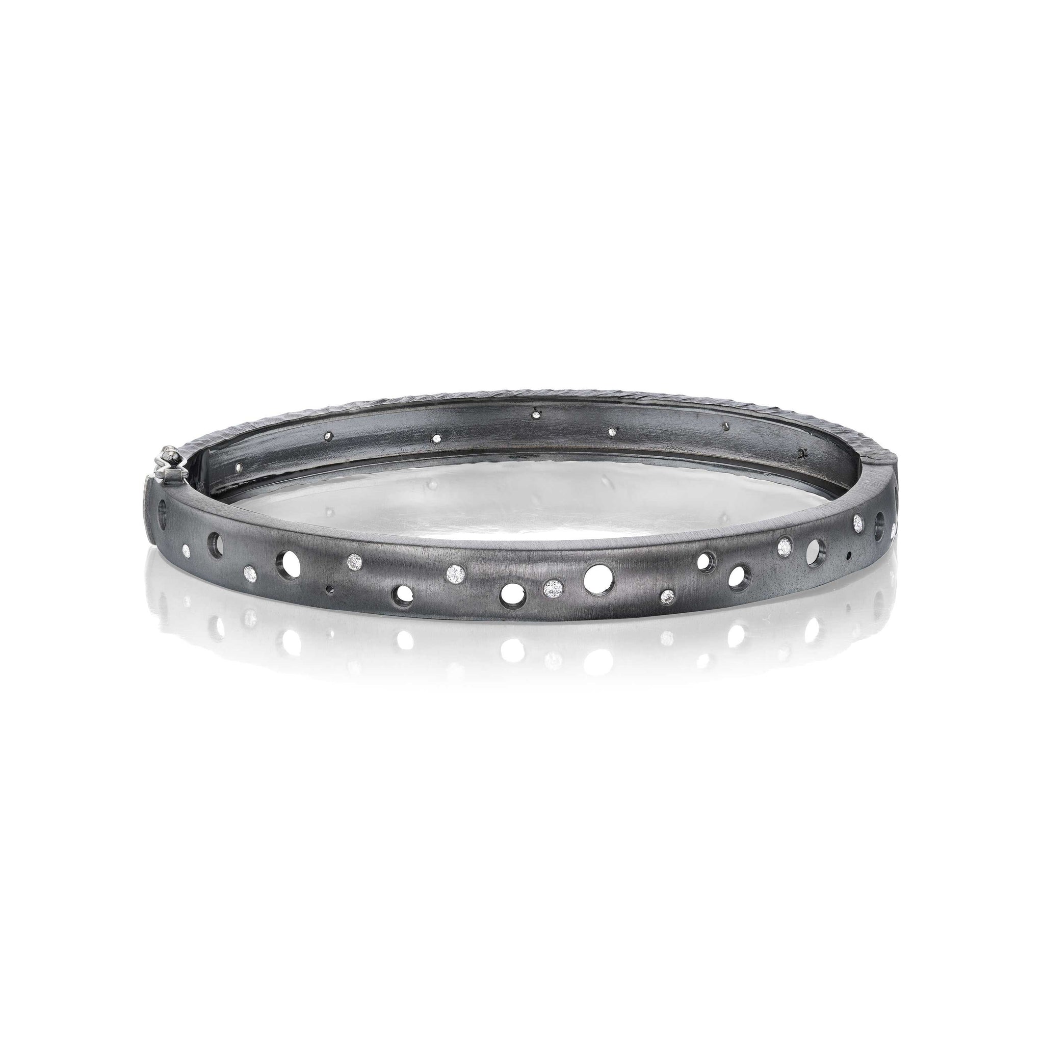 Shadow Concave Hammered and Oculus Oval Hinged Bangle
