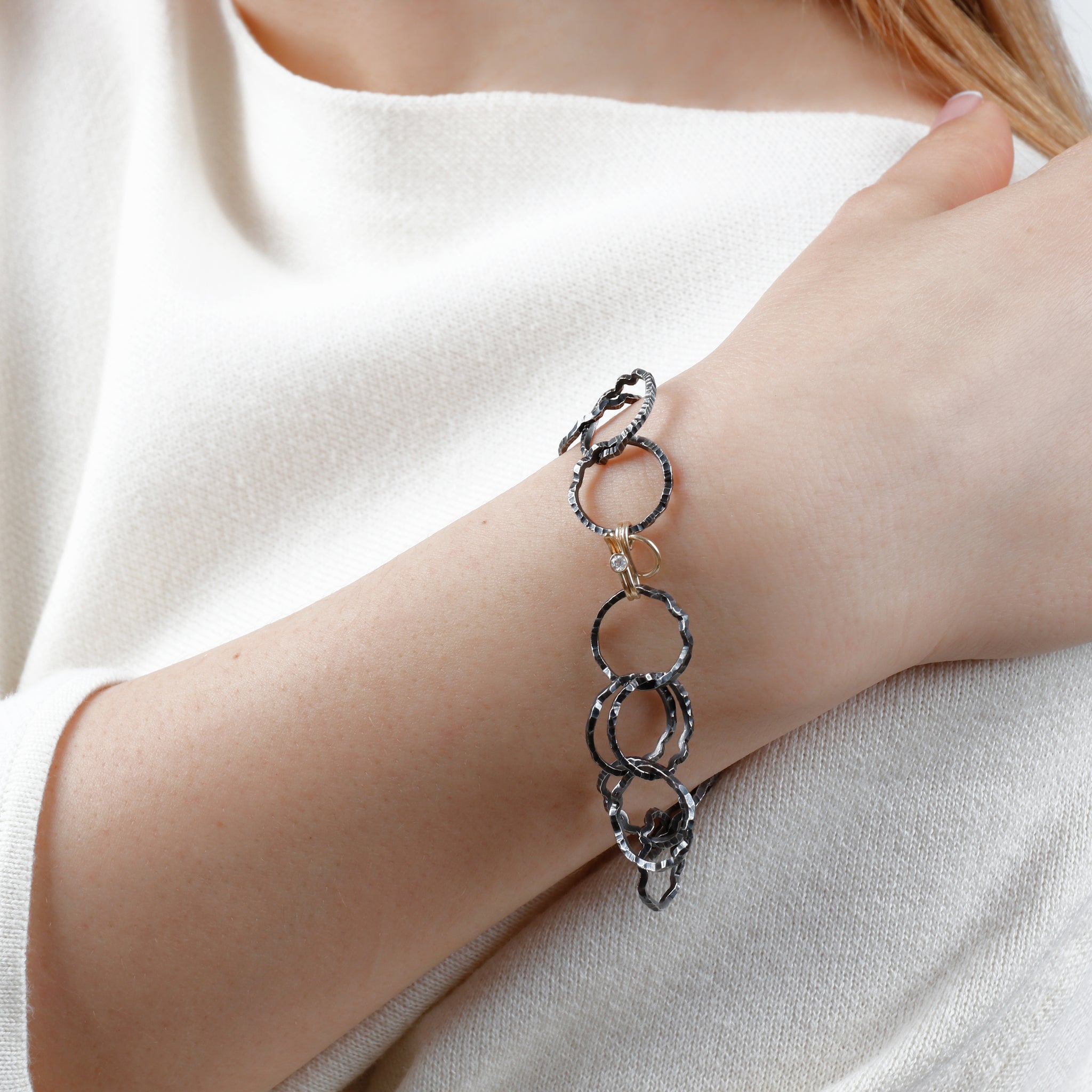 Open Silhouette Chain Bracelet
